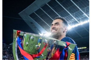 巴萨致敬布斯克茨：我们俱乐部的传奇感谢你的足球