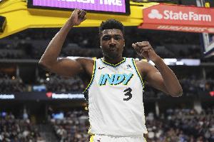 队记：自由市场开启骑士就对托布感兴趣 曾在他和小南斯之间权衡