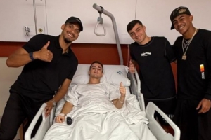 TA：加维伤势原本判断为半月板挫伤，手术检查时才发现是断裂