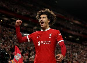 据《回声报》报道，利物浦年轻球员丹斯在U21的比赛中遭遇伤病，将无法参加对阵加拉塔萨雷的比赛。