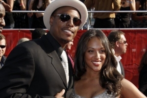 皮尔斯透露自己正处在新恋情的甜蜜期，称这段关系妙不可言，并表示不排除未来再次步入婚姻的可能。