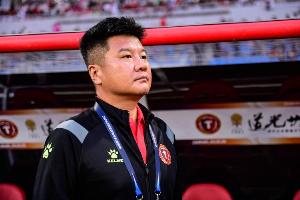 三轮车击败铁人队，李金羽坦言冲超不易，前三名队伍均面临挑战。