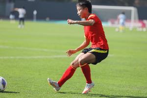 张琳艳谈及联赛夺冠，坦言老队员与年轻队员都付出了诸多艰辛，最终成功达成了赛季目标。