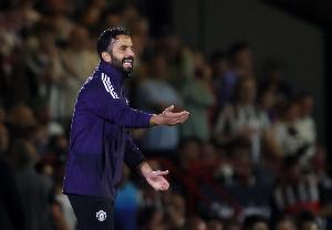 太阳报报道称，曼联队内士气十分低落，众多球员对于球队状况下滑的速度感到震惊不已。