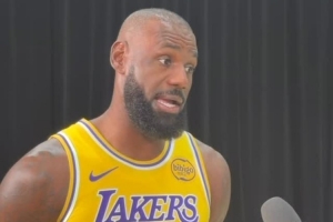 詹姆斯：若我对备战赛季的过程失去热爱，或将成为退役的信号。