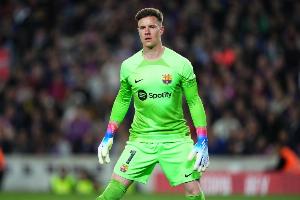 德科盛赞特狮为顶级门将，并强调巴萨从未打算让他离开球队。