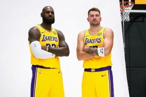 詹姆斯：东契奇的天赋我早有预见，交易后球队经历了一段调整期。