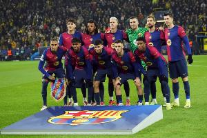 据《每体》报道，在欧冠巴萨与巴黎的主场比赛中，约有2700名巴黎球迷前往西班牙观战。