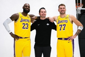 詹姆斯：我们将经历与东契奇的完整赛季 雷迪克也会增长一年经验