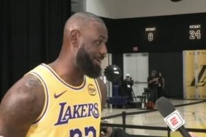 詹姆斯：合同无需担忧，能继续为所热爱的比赛效力已是我的荣幸。