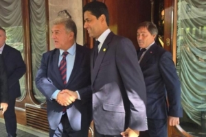 世体：俱乐部之间关系明显好转，拉波尔塔和纳赛尔赛前共进午餐