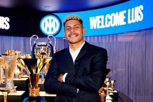 意媒披露：国米新援恩里克年薪为210万欧元，且将逐年递增，另设有个人表现及冠军荣誉相关奖金。