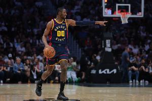 媒体人认为，库明加选择签署更短的合同，能让自己掌握更多主动权，而勇士队此举也算是给了他一个台阶下。