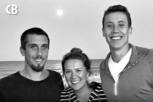 哥哥患精神分裂症不幸自杀，邓罗创立基金会旨在为同类群体提供帮助。