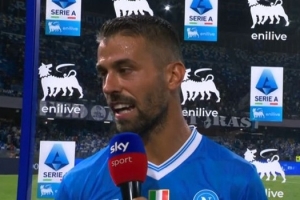 斯皮纳佐拉：曾因被换下而不满？与孔蒂五分钟谈话后风波平息。