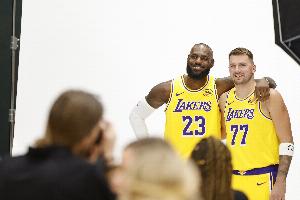 雷迪克：今日对抗训练效果良好，詹姆斯已连续两天完成个人训练。