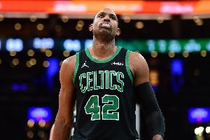 霍福德将缺席背靠背比赛？邓利维确认：是的，我们会监控，轮换球员能帮助球队。