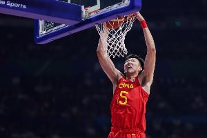 周琦因伤遗憾缺席亚洲杯，无法与队友并肩作战，目前他正在积极康复中。