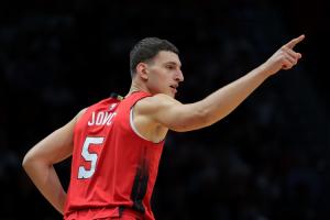 约维奇是第5个提前续约的2022届新秀 状元和12号秀最高5年2.87亿