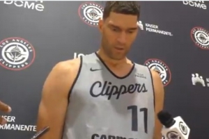 大洛表示，球队是以老将为基石，年轻球员则为队伍注入了活力与激情。