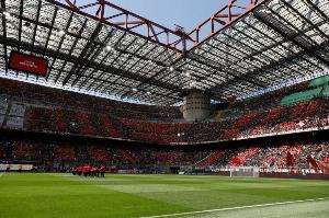 米兰市官员：建新球场不拆圣西罗？两座7万人球场紧挨着有什么用