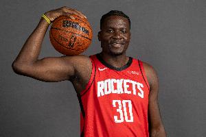 乌度卡：卡佩拉具备独特的中锋特质，我们将延续双塔战术的威力。