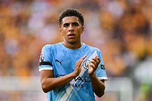 刘易斯：曼城百场里程碑令人难以置信；重夺英超冠军是我们的强大动力。