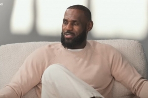 詹姆斯：众人只羡其身高，却鲜少知其背后的牺牲与挫折。