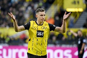 根据《每体》报道，巴萨计划对中后卫位置进行补强，目前正关注施洛特贝克和伊纳西奥两位球员。