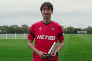 官方宣布，镰田大地以24.2%的得票率位列全队第一，荣膺水晶宫队内9月最佳球员。