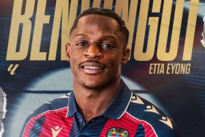 据《每体》报道，巴萨正计划下赛季重组前锋线，并有意签下莱万特的射手艾永。