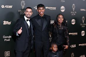 和亚马尔母亲合照先交800欧！友人回应：她很谦逊，不喜欢出风头