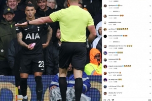 邮报报道称，利兹联球迷两次向热刺球员投掷物品，该俱乐部或将面临高额罚款。