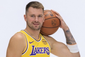 湖人前瞻球队篇：围绕东契奇补强阵容 向詹姆斯时代平稳过渡过渡