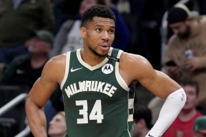 字母哥：渴望跻身历史最伟大球员行列 我不为虚度时光与薪水而战