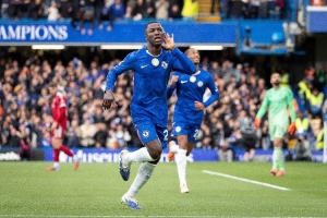 内维尔盛赞凯塞多为英超最佳中场，卡拉格则认为赖斯更全能且控球更胜一筹。