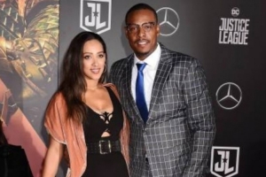 皮尔斯认为，男士择偶时应更看重内在美，毕竟如今任何一张脸都可以通过整形获得。