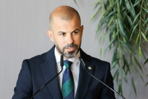 马卡报：贝蒂斯体育总监赛后威胁主裁判，后者或将面临处罚