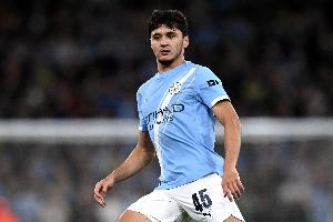 天空体育：因胡桑诺夫表现出色，曼城暂缓引进右后卫的计划