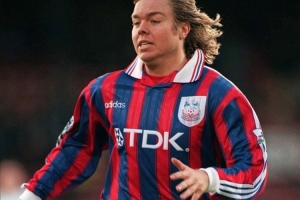 曾获金球奖第四名的前瑞典国脚布洛林透露，他在28岁选择退役的原因是感到足球已变得索然无味。