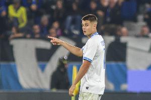 据《米兰体育报》报道，意大利方面正密切关注两位拥有双重国籍的小将，目前这两名球员均效力于德国青年队。