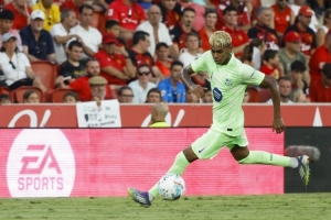 据《世界体育报》报道，巴萨在今天完成了本周的最后一次训练，费尔明、亚马尔等球员仍在继续康复。