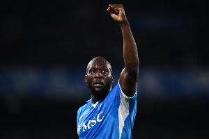 32岁卢卡库身价已跌至1500万欧，他曾两度身价突破1亿欧元，堪称“亿元先生”。