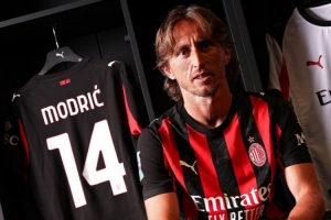 据《米兰体育报》报道，莫德里奇本赛季场均出场时间达到77分钟，超过了前四个赛季的水平，而每周仅进行一场比赛是关键因素。