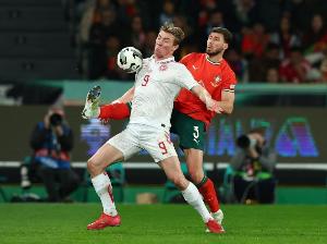 丹麦主帅坦言，要满足那不勒斯的期望绝非易事，但他对霍伊伦能迅速适应感到非常高兴。