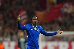 天空体育报道称，切尔西俱乐部在冬季转会窗口没有引进中后卫的计划，因为球队方面认为现有的人员储备已经足够。