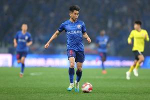 沪媒消息：路易斯、米内罗已开始恢复训练，戴伟浚、谢鹏飞则已加入申花合练。