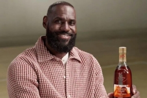 从埃尔维到科比再到詹姆斯，为何体育巨星的退役之路总是充满悬念？