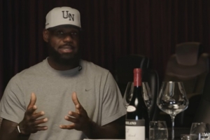 詹姆斯：当今篮球回合节奏与空间运用远超前代，对球员身体的消耗也更为巨大。