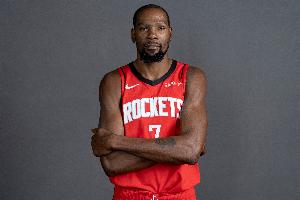 杜兰特开场3投不中，随后7投全中高效拿下20分！球迷热议：这简直是作弊代码！